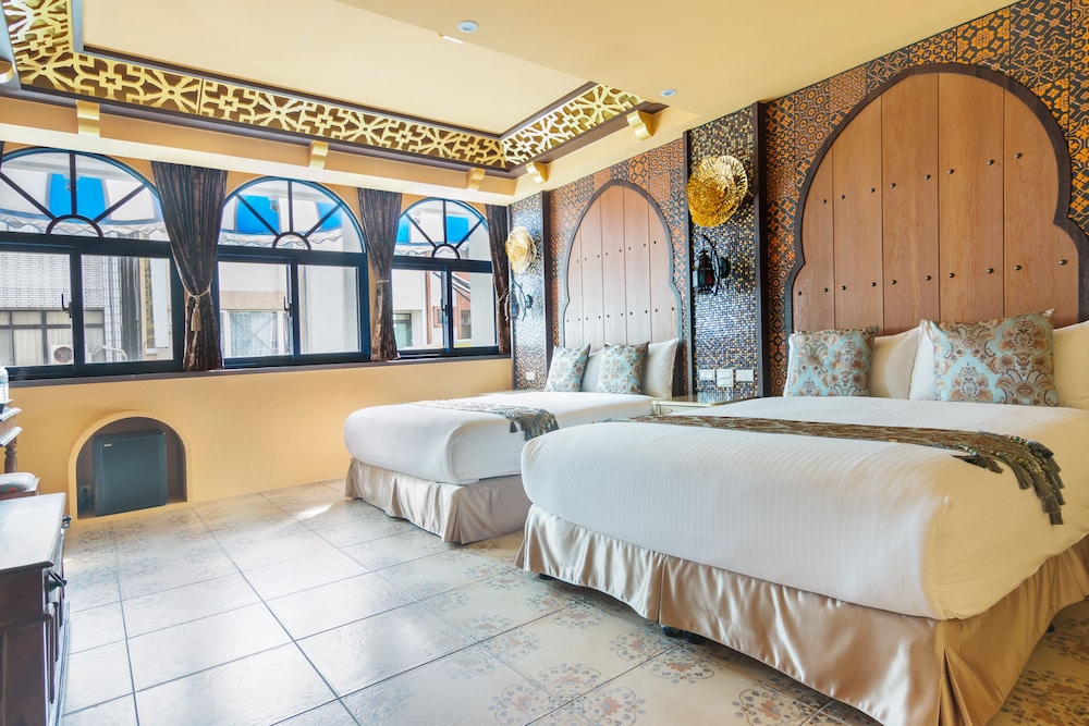 Grand Quadruple Room, 2 Queen Beds photo 1