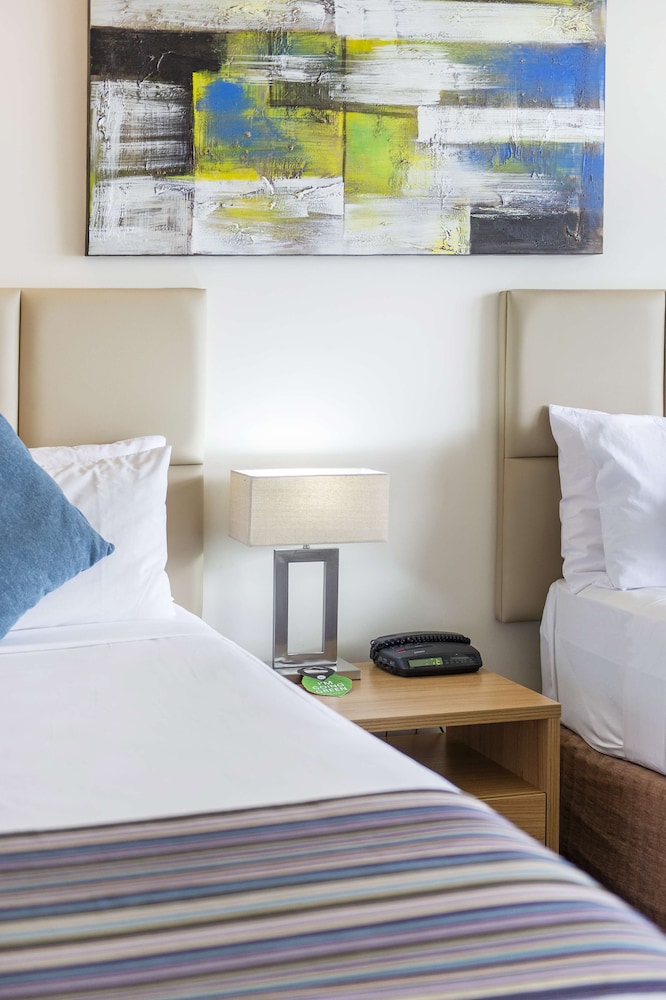 Standard Room, 2 Double Beds - Photo 4