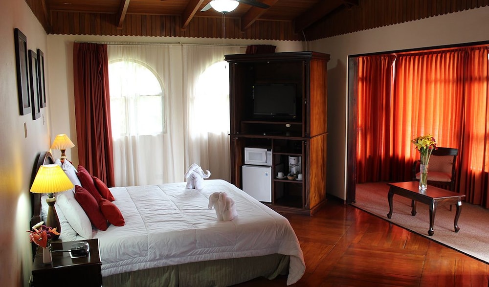 Presidential Suite, 1 King Bed, Jetted Tub photo 3