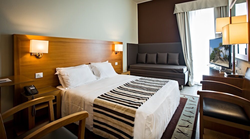 Family Room (Bunk Bed) - Photo 4
