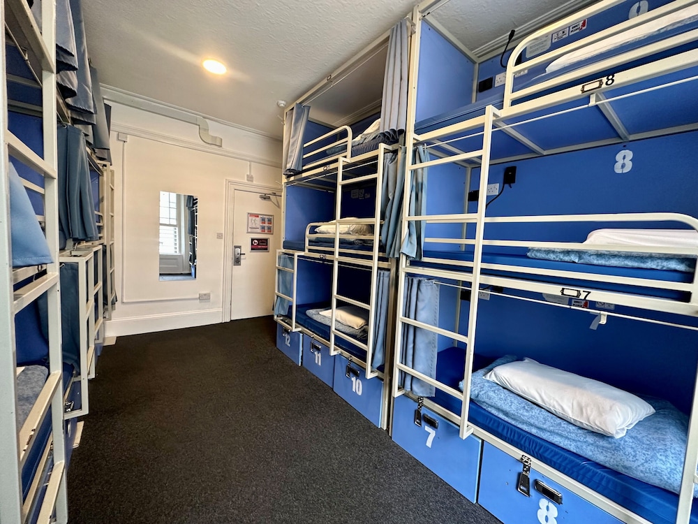 1 bed in a 12 Bed Mixed Dormitory Ensuite photo 1
