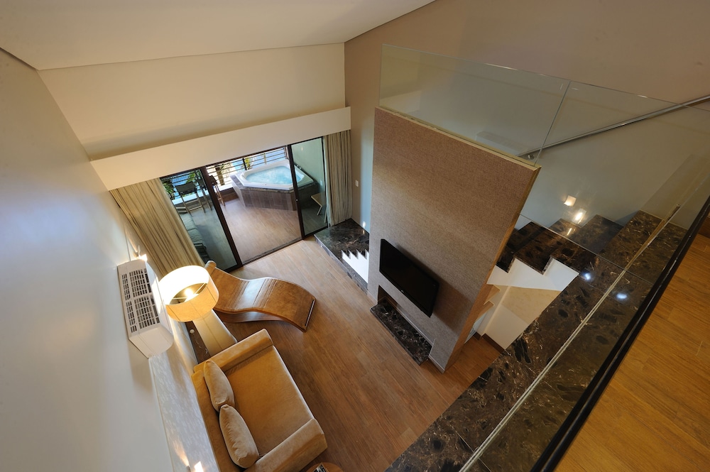 Loft, Hot Tub photo 1