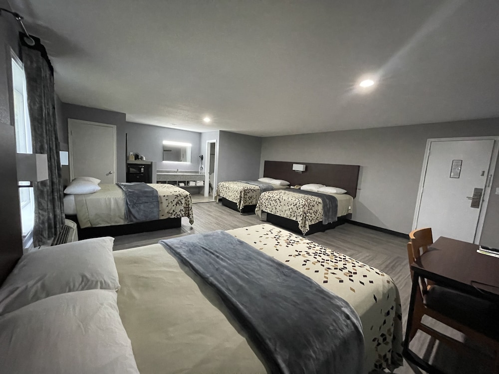 Deluxe Quadruple Room, 4 Bedrooms photo 1