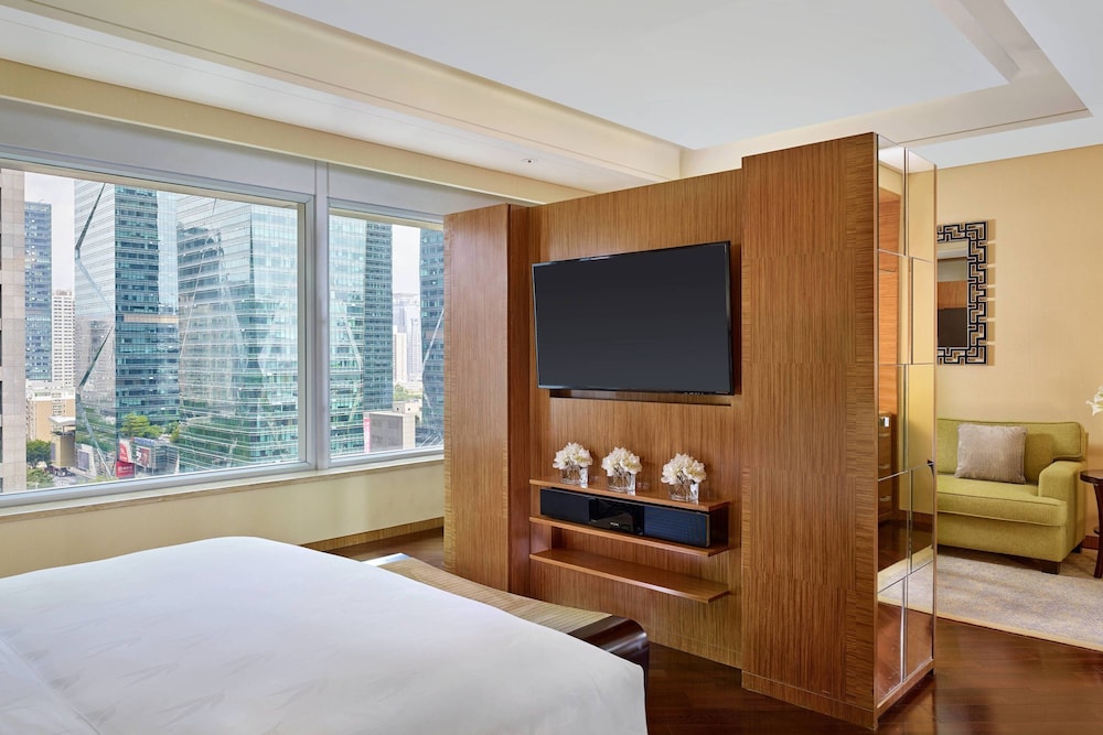 Club Premier King Bed Room - Photo 1