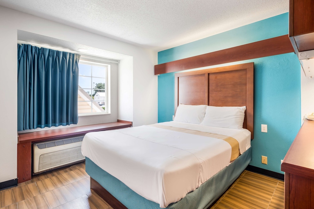 Room, 1 Queen Bed, Smoking photo 1
