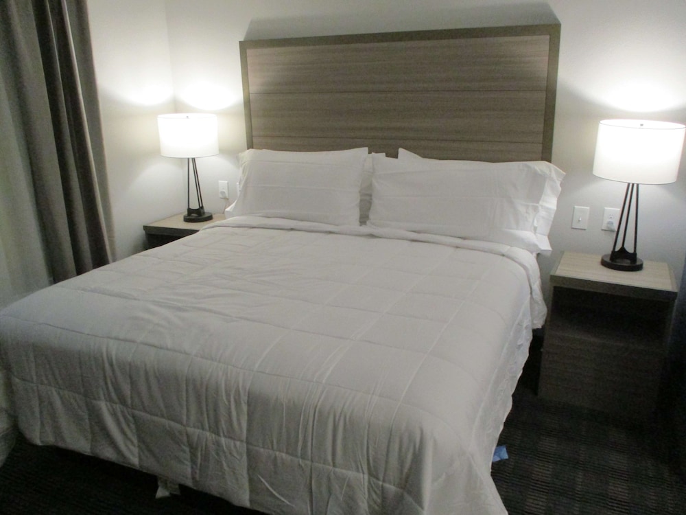 Standard Room, 1 King Bed, Non Smoking, Refrigerator & Microwave
