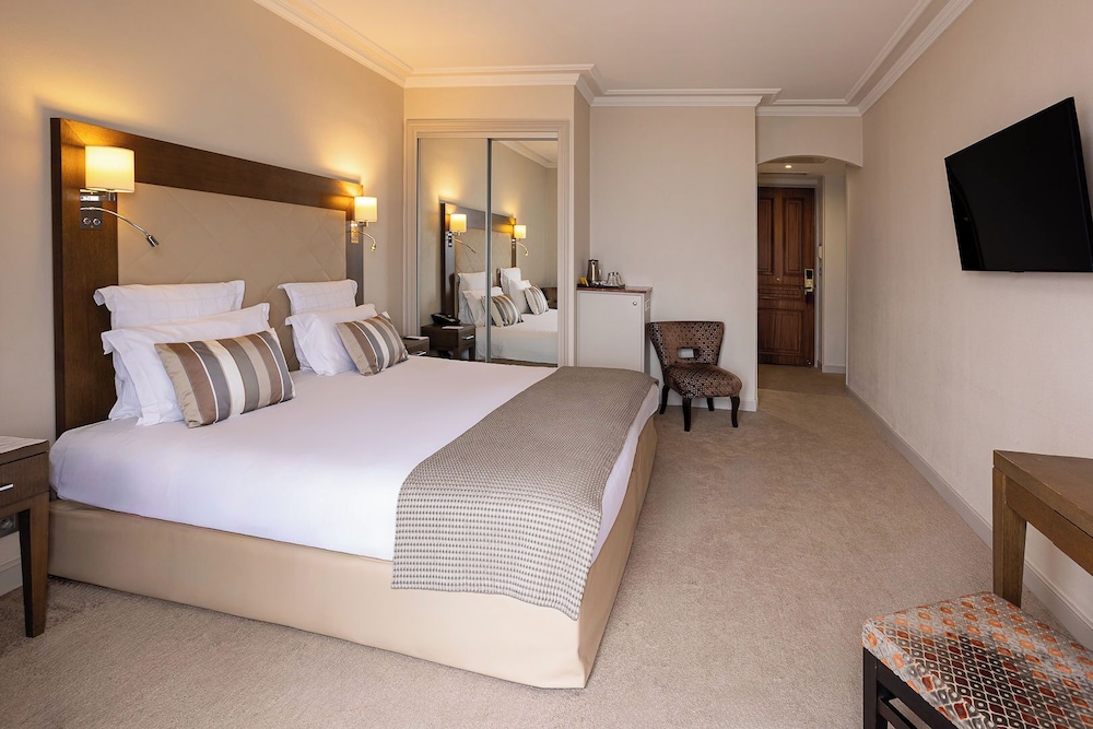 Superior Double or Twin Room, Sea View (Balcony) - Photo 8