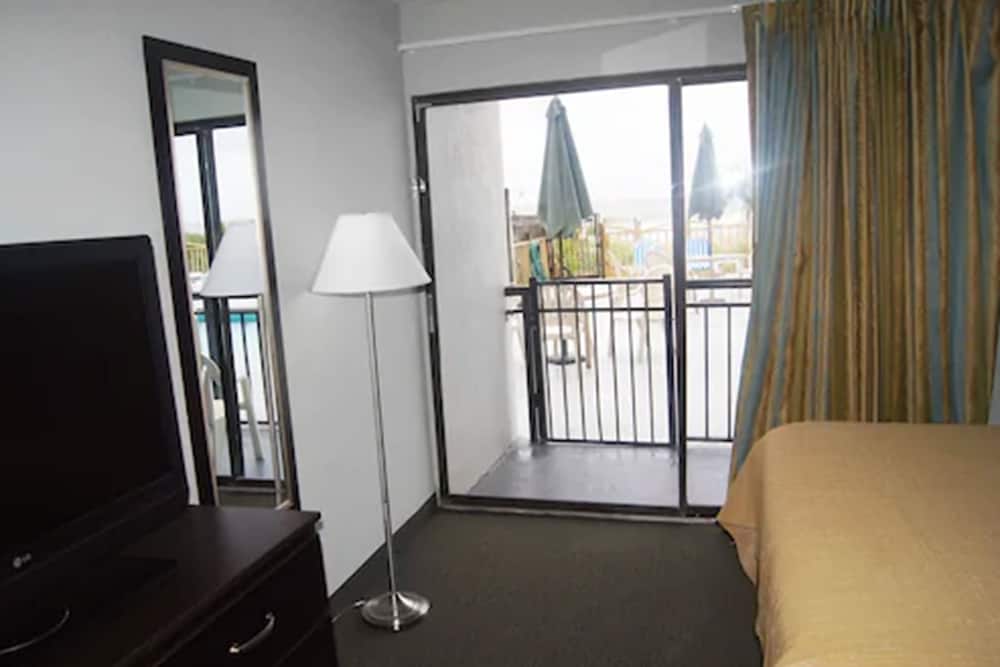 Standard Double Room, 2 Queen Beds, Non Smoking, Oceanfront