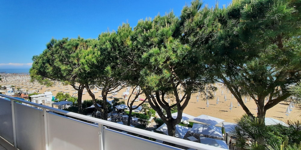 Double or Twin Room, Balcony, Partial Sea View - Photo 2