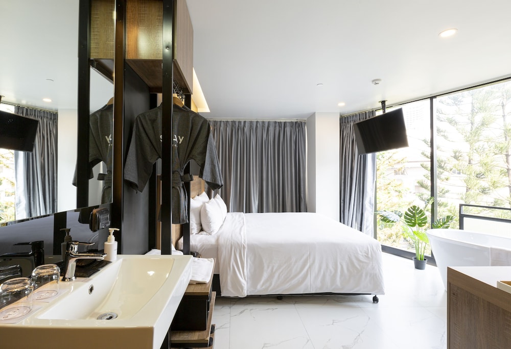 Suite Corner Room, Bathtub photo 3