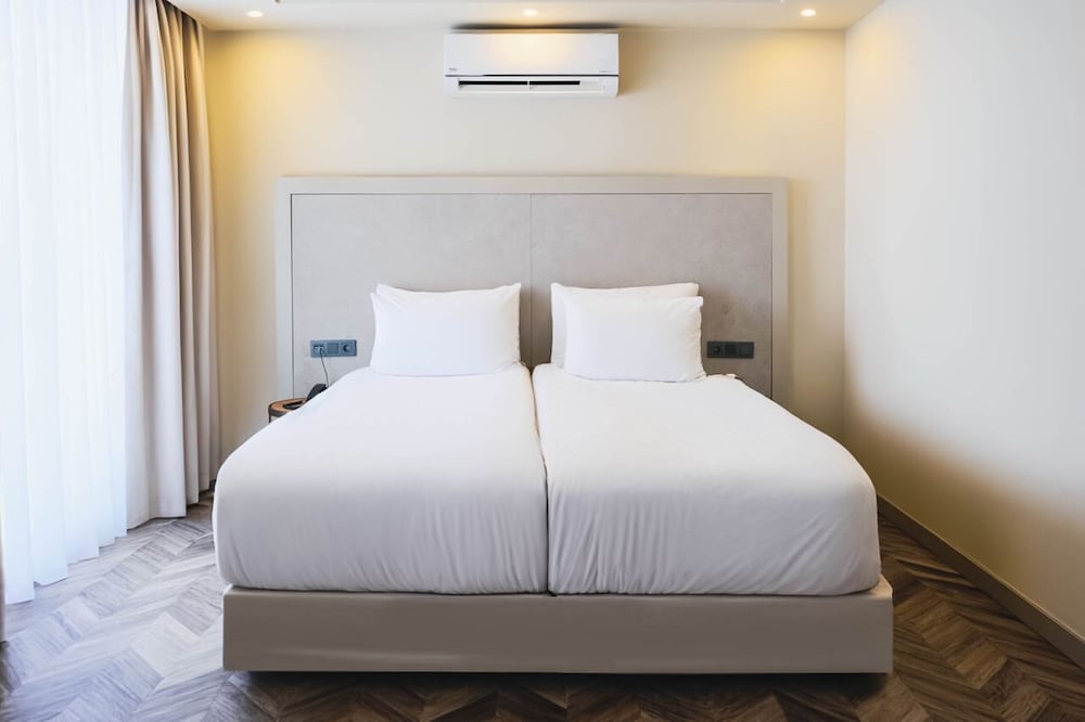 Double or Twin Room with Sea View