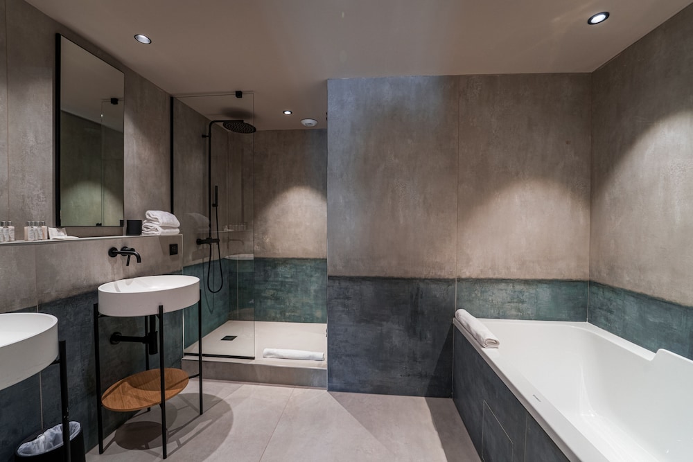 Premium Suite - Photo 3