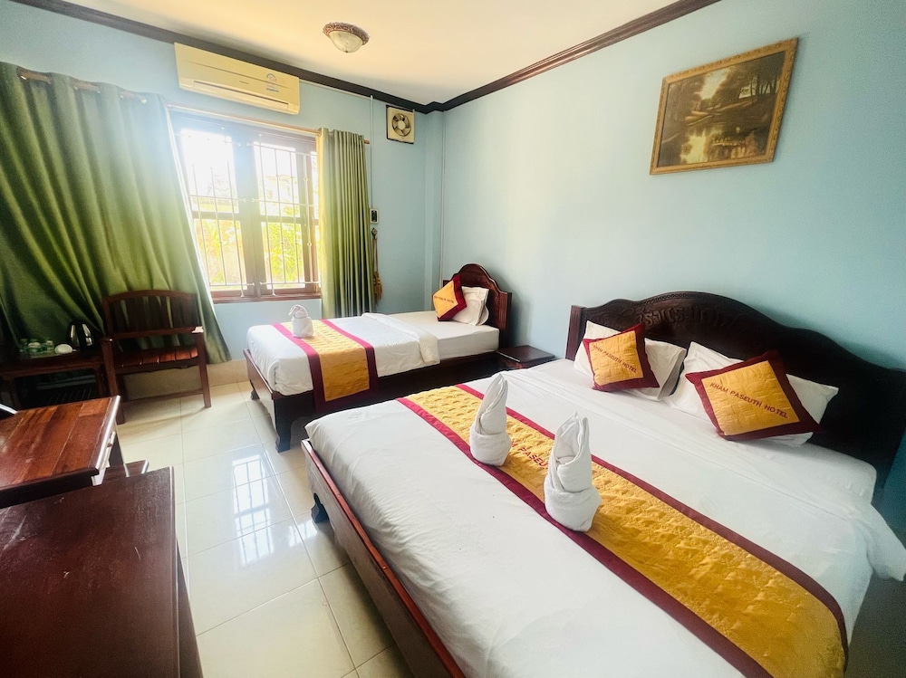 Superior Triple Room, Non Smoking, City View