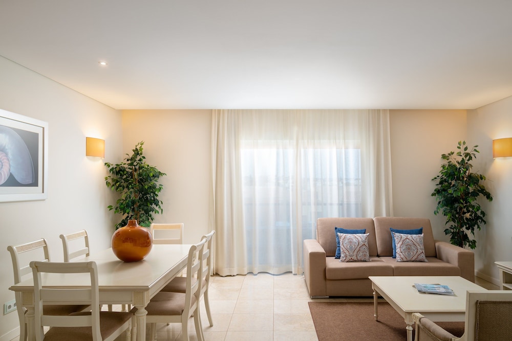 Suite, 2 Bedrooms - Photo 5