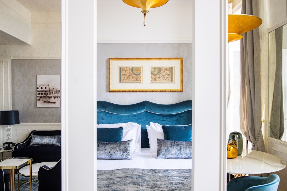 Signature Suite, Balcony, Lagoon View (Borges)