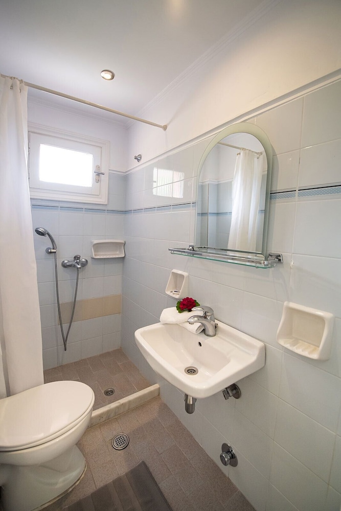 Basic Double Room photo 2