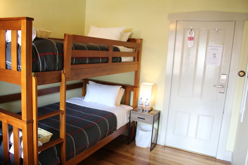 Twin Bunk (Private Balcony) with Shared Bathroom thumbnail 6
