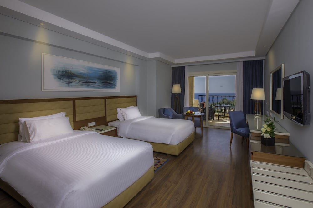 Room, 2 Twin Beds (Sea Front) - Photo 4