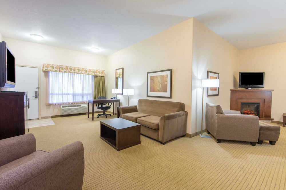 Suite, 1 King Bed, Non Smoking, Fireplace photo 2