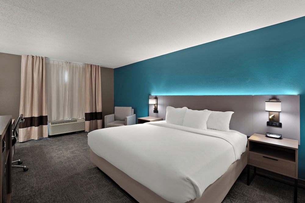 Standard Room, 1 King Bed - Photo 1