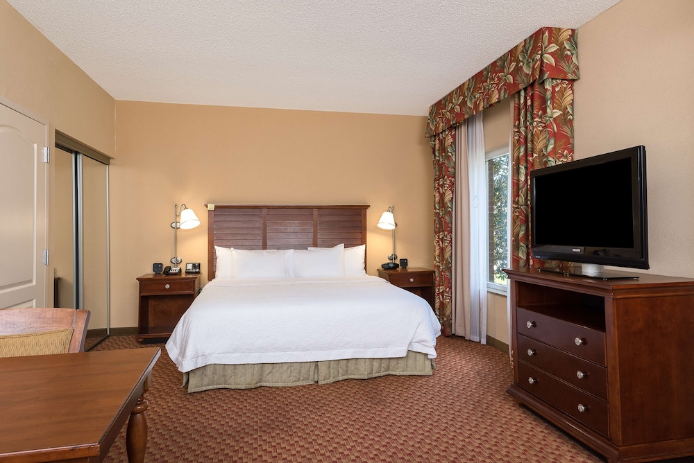 Suite, 1 King Bed, Accessible (Hearing) - Photo 1