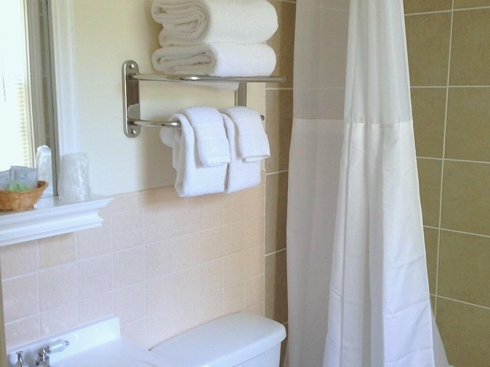 Premium Cottage, Private Bathroom (2 Queens w/ Patio) photo 3