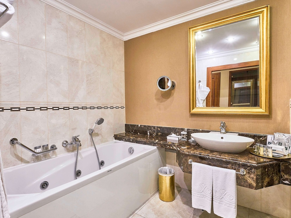 Premium Twin Room, 2 Twin Beds - Photo 2