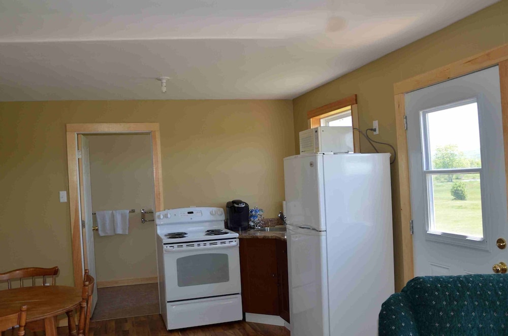 Family Cottage, 2 Bedrooms, Lake View (Unit 6) photo 3