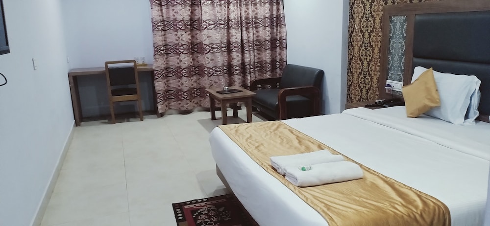 Deluxe Room - Photo 5