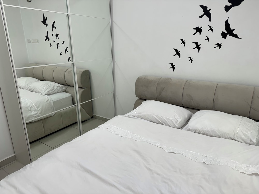 Junior Suite, 1 Bedroom, Kitchenette, Partial Sea View photo 3