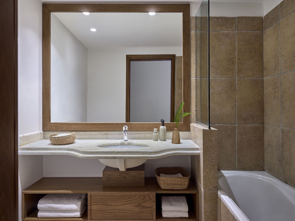 Superior Plaza Apartment - Photo 2