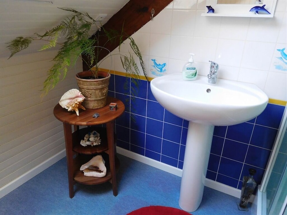 Suite, Shared Bathroom photo 2
