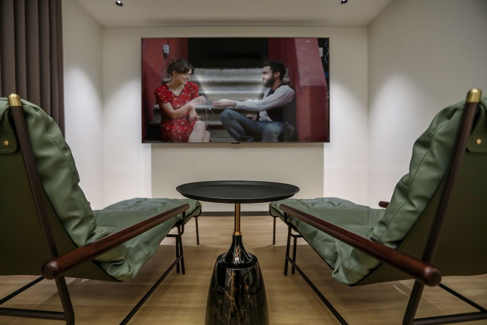 Deluxe Double Cinema
