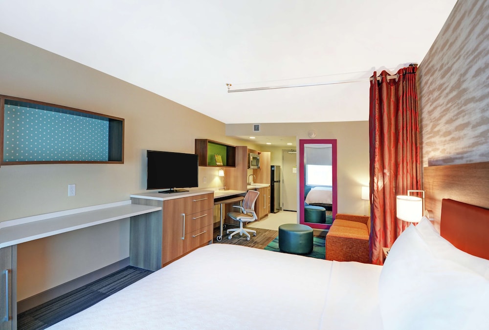 Studio, 1 King Bed, Accessible, Bathtub - Photo 1