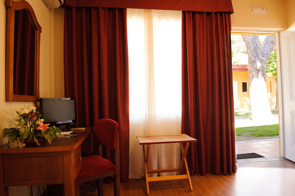 Quadruple Room (2 adults + 2 children) photo 3