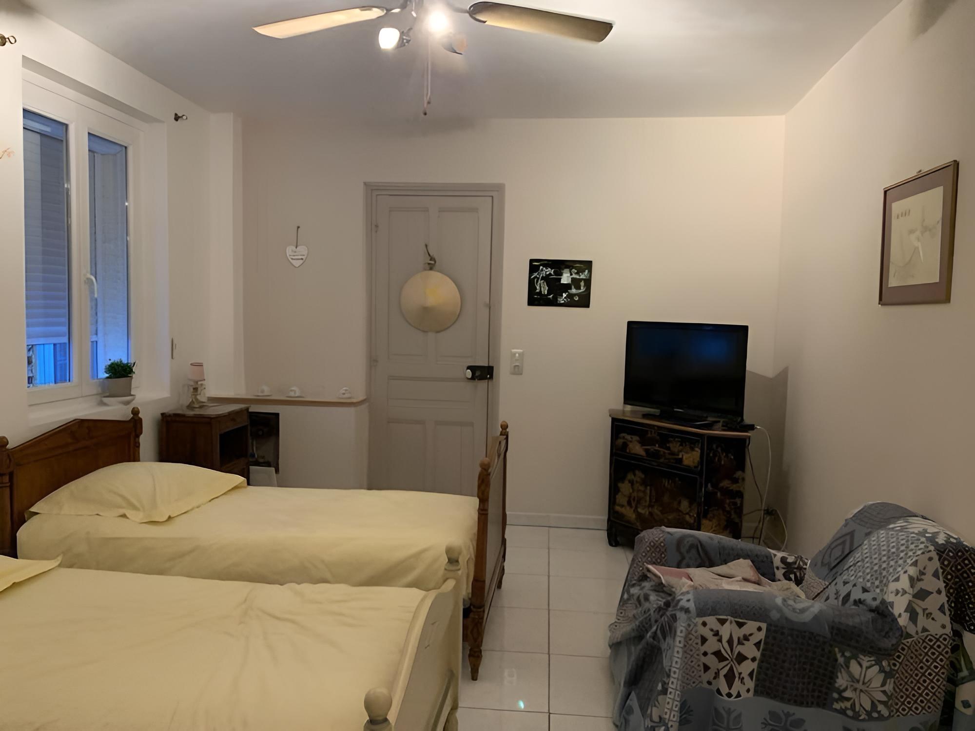 Classic Studio, 2 Twin Beds photo 2