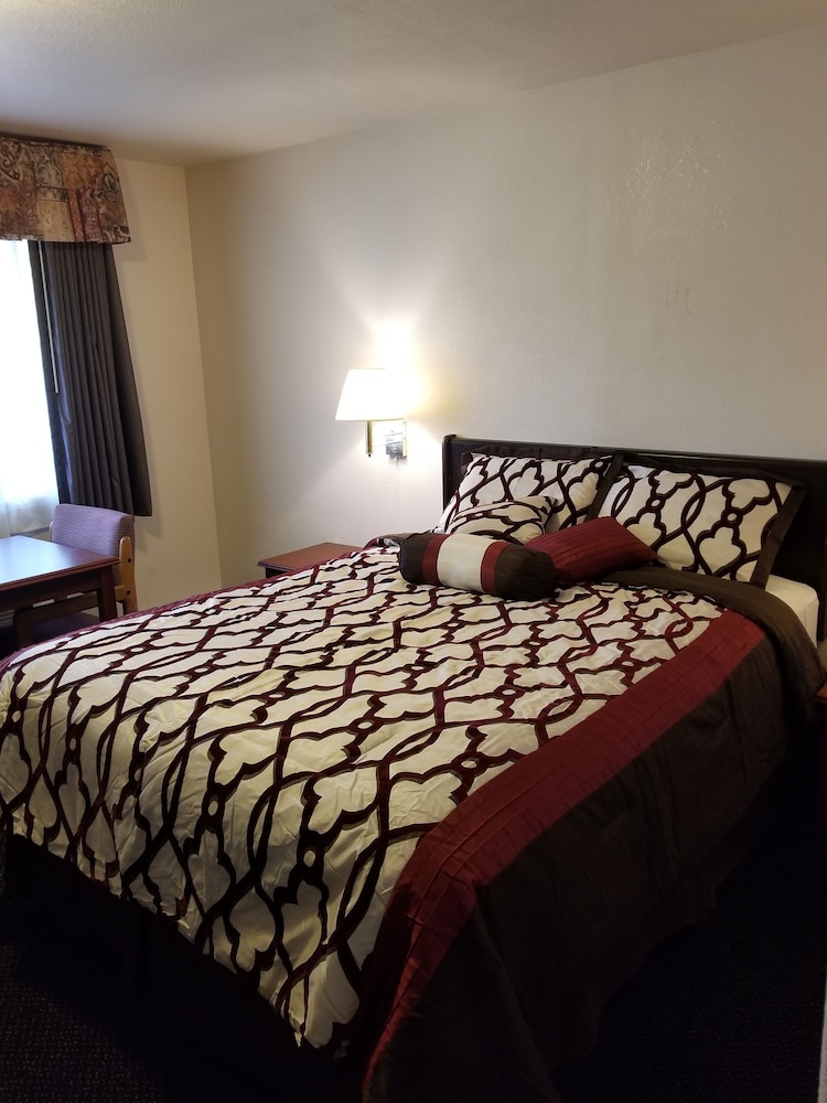 Room, 1 Queen Bed, Non Smoking - Photo 2