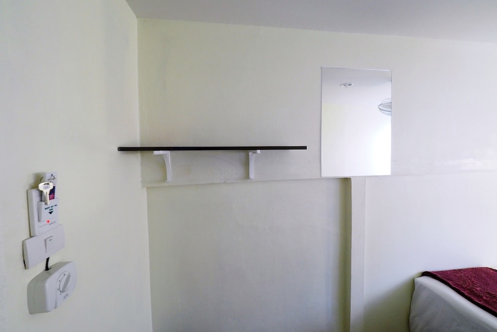 Single Fan With Shared Bathroom photo 2