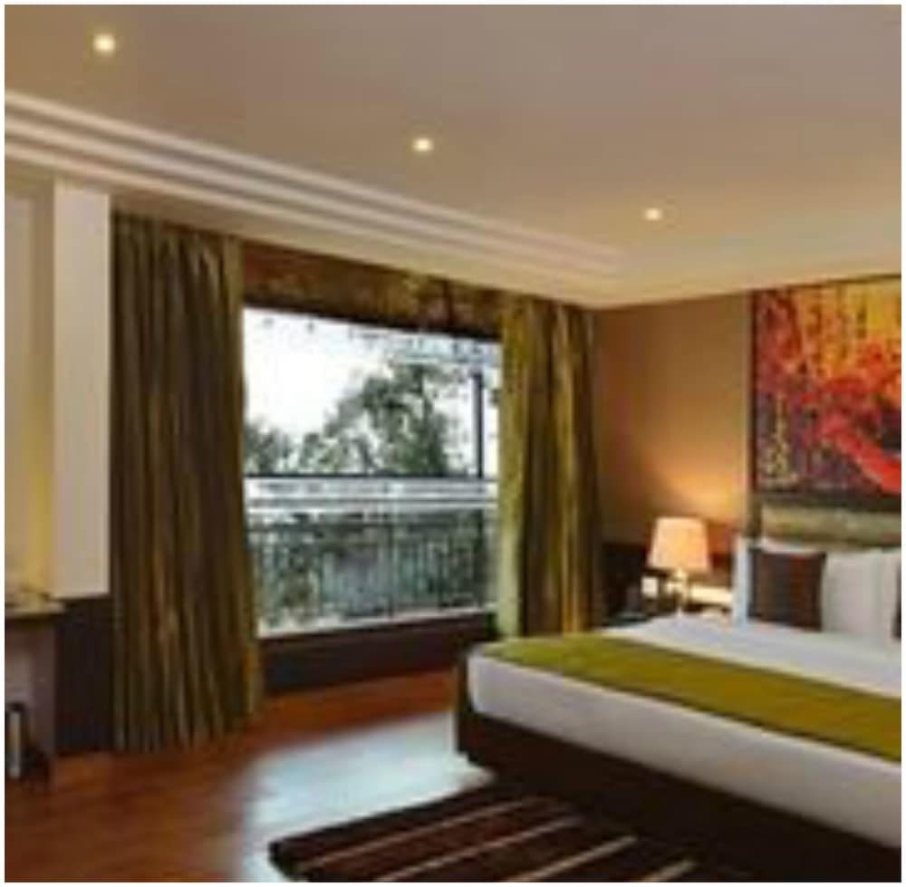 Deluxe Room, 1 King Bed (Fortune Club Room) photo 2