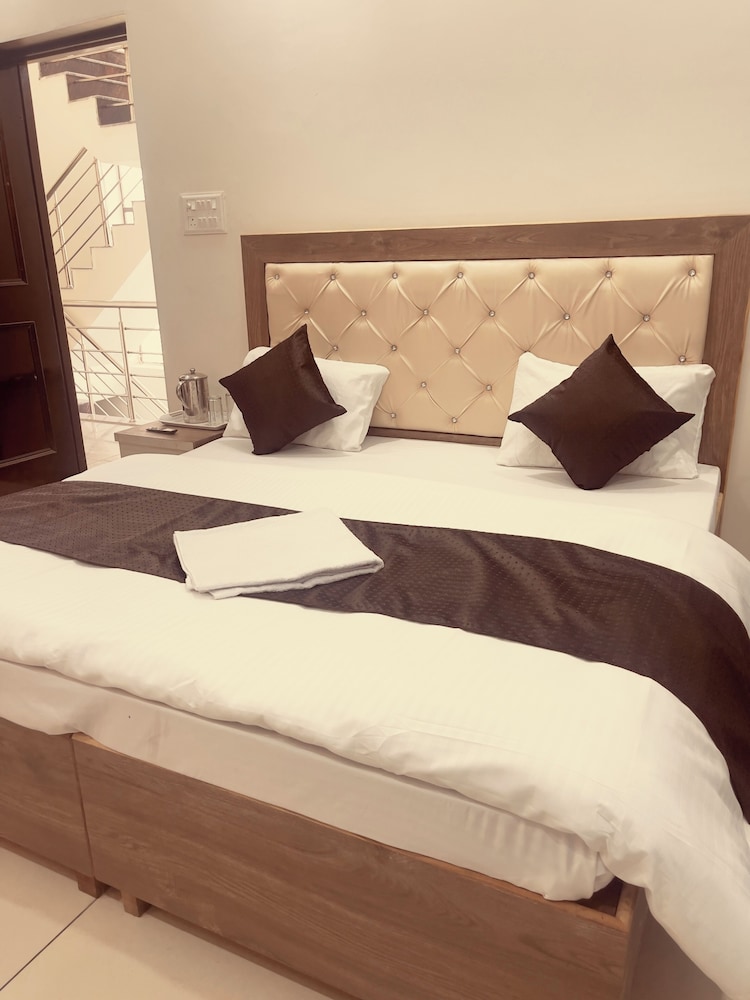 Deluxe Double Room photo 2