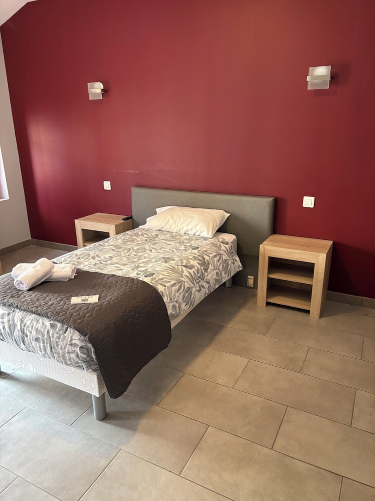 Twin bed room photo 1