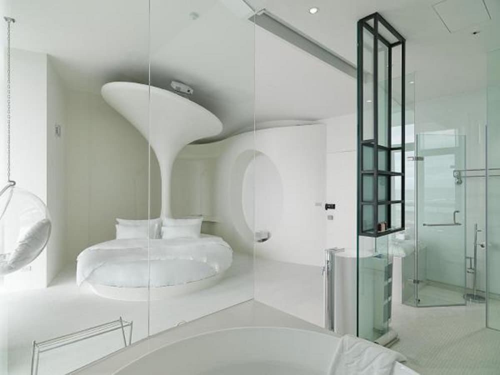 Gallery Double Room, 1 King Bed, Balcony, Ocean View photo 3