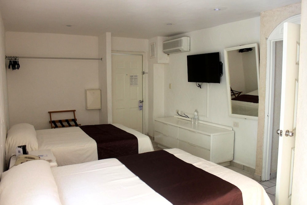 Family Quadruple Room, Multiple Beds, Non Smoking photo 1