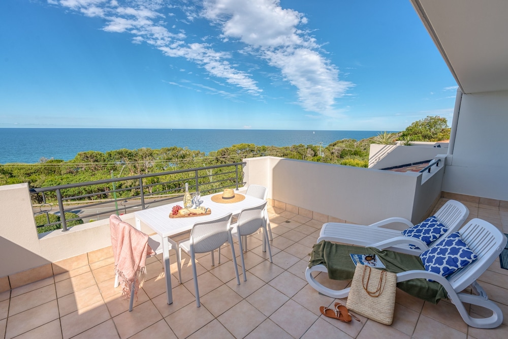 Premium Apartment, 2 Bedrooms, Ocean View, Sea Facing photo 2