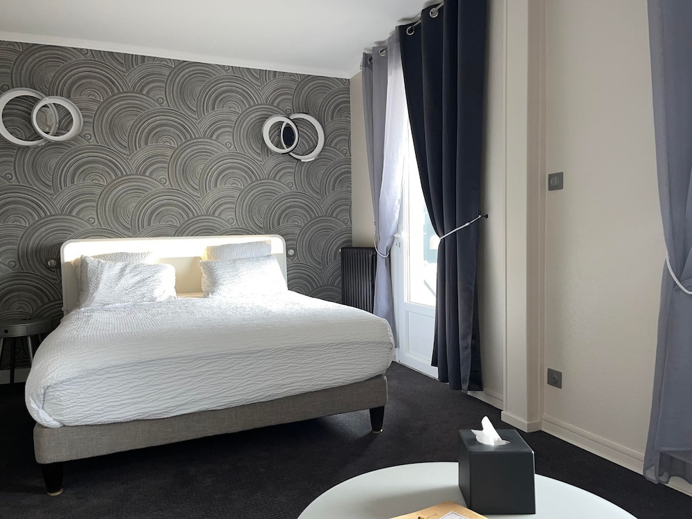 Superior Room, 1 Queen Bed, Lake View