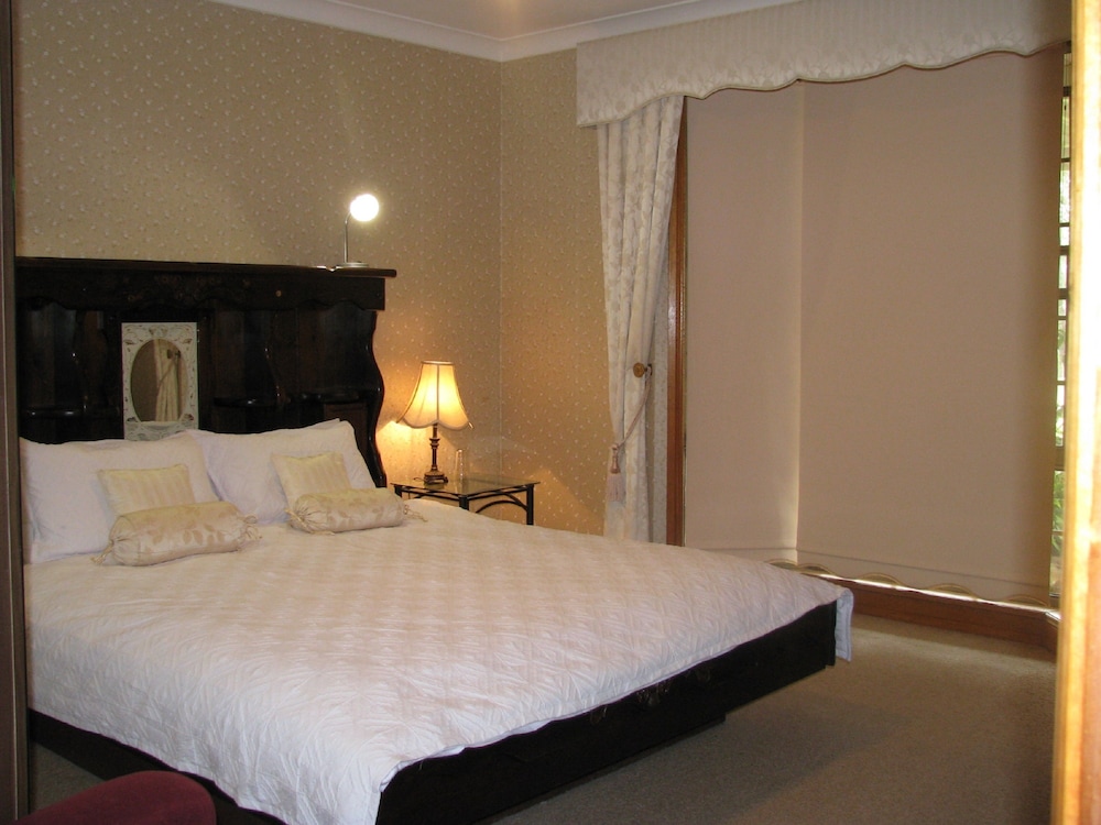 Traditional Room, 1 King Bed, Ensuite photo 1
