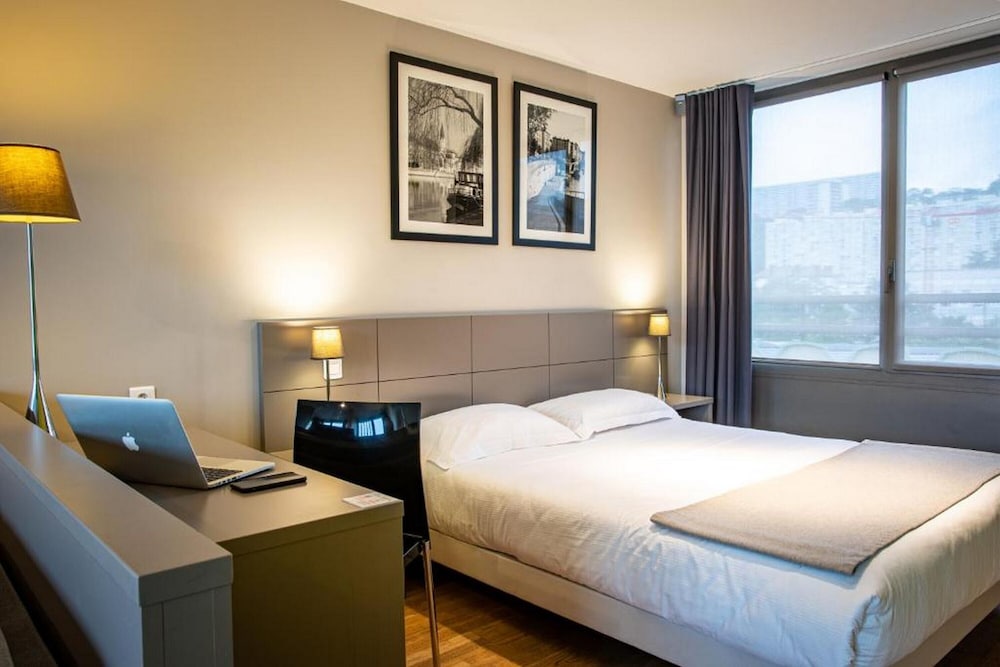 Executive Suite - Photo 7