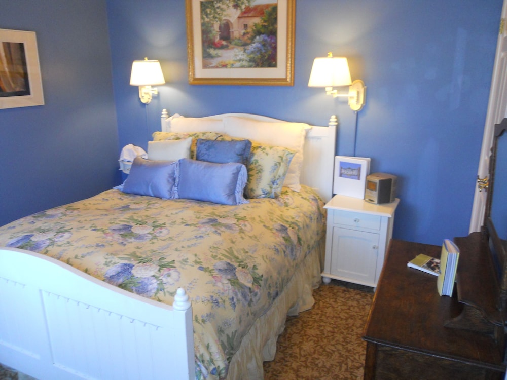 Double Room, 1 Queen Bed photo 1