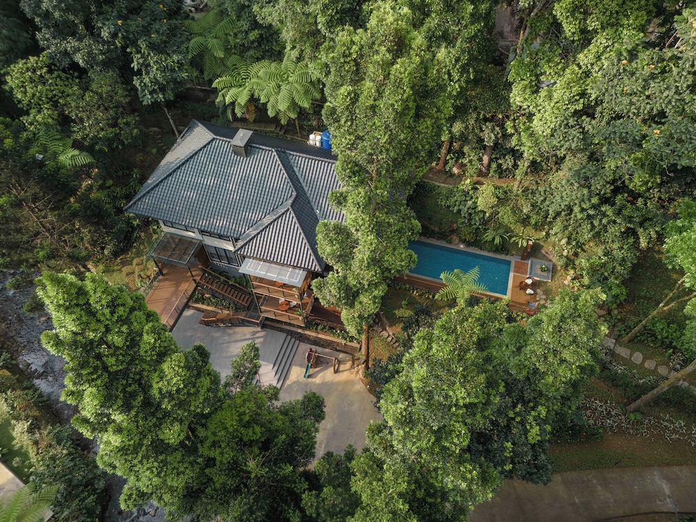 5 Bedrooms Kalyana Residence photo 2