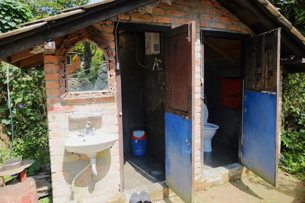 Basic Double Room, Shared Bathroom, Garden View photo 2
